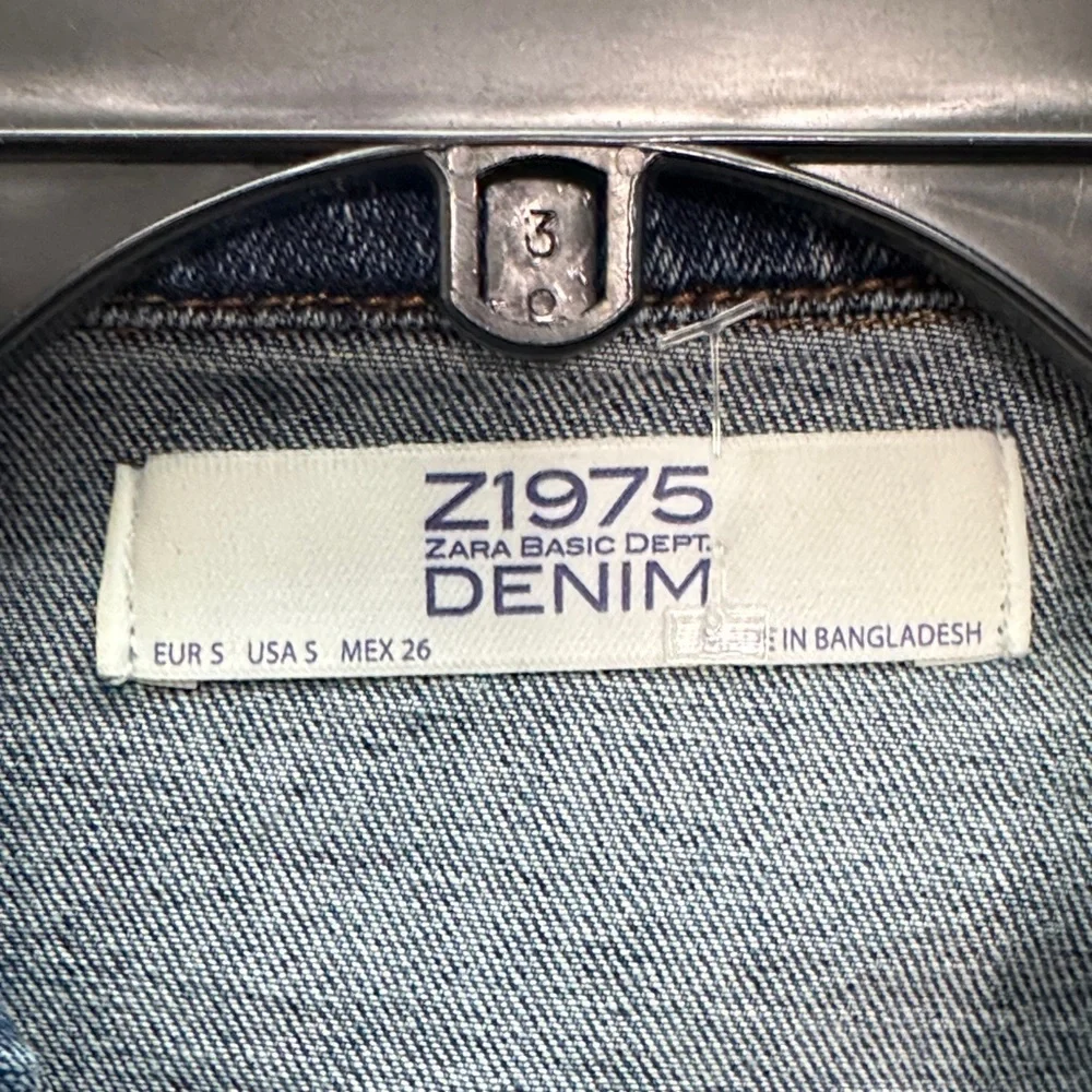 ZARA Distressed Classic Jean Jacket - Picture 3 of 10